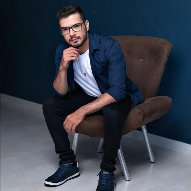 Lucas Mota, profissional de arquitetura e interiores